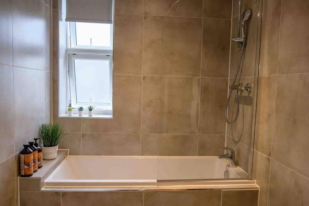 Garden Of Eden 1 Bedroom Flat In Fishponds Bristol Eksteriør bilde