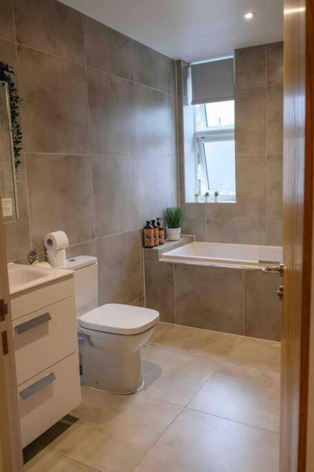 Garden Of Eden 1 Bedroom Flat In Fishponds Bristol Eksteriør bilde