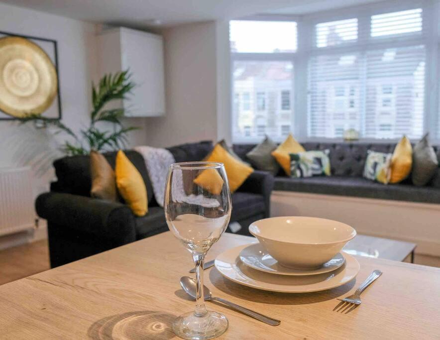 Garden Of Eden 1 Bedroom Flat In Fishponds Bristol Eksteriør bilde